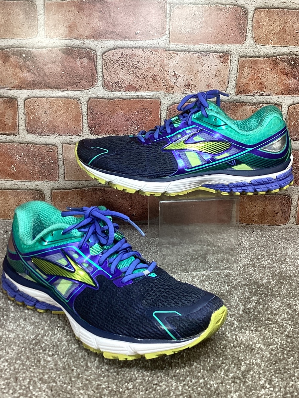 Brooks Ravenna 6 women’s running shoes sneakers size 9.5